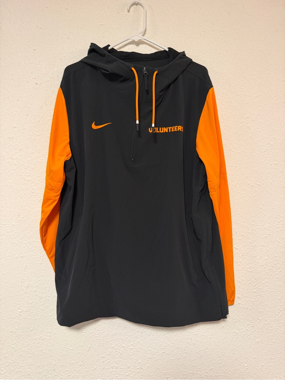 Nike Men’s Black & Orange Hooded Sideline Pullover Half Zip UT Volunteers Large